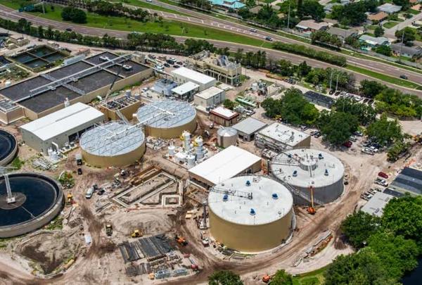 西南水回收设施鸟瞰图. Petersburg, Florida.